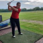 Uderzenie kijem golfowym
